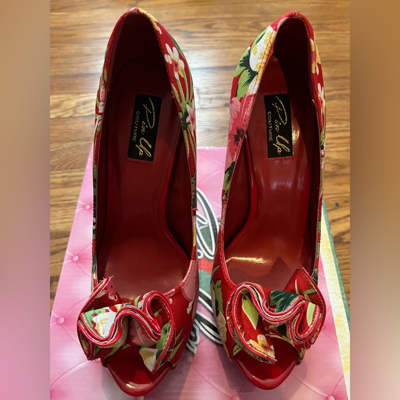 Pinup Couture Red Floral Heels - Picture 4 of 6
